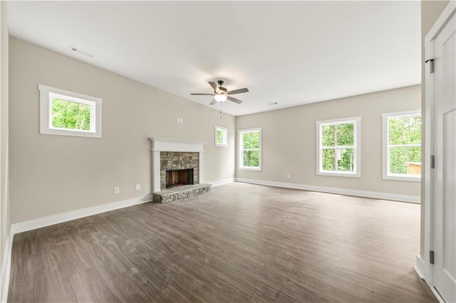 Spacious, unfurnished interior of a new home in Benson Estates, Dallas (Image 18).