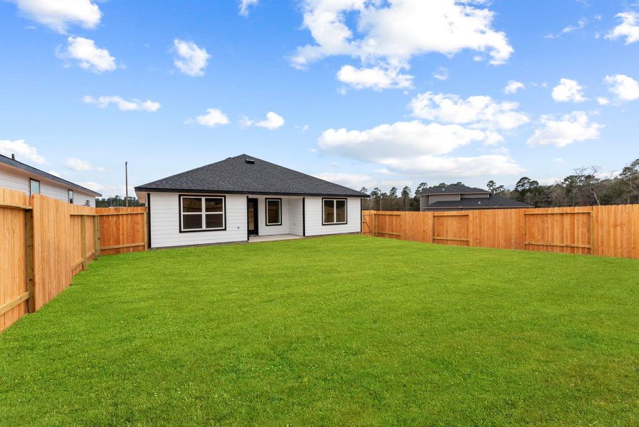 Exterior details and patio area of a home in Chapel Lakes, Montgomery (Image 4).