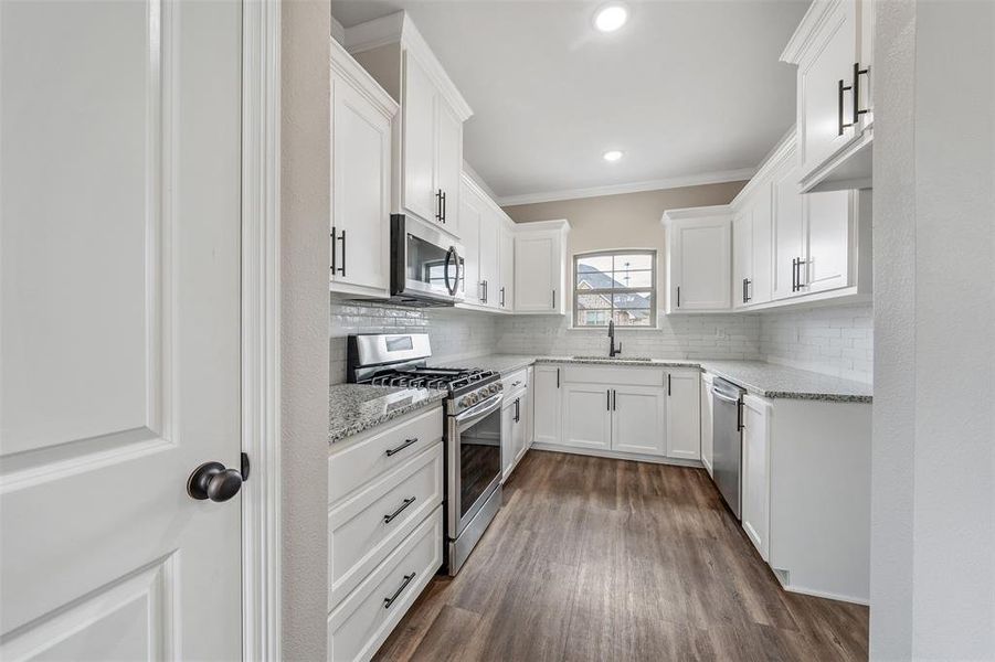 Furnished interior view inside a new home in , Lindale (Image 5).