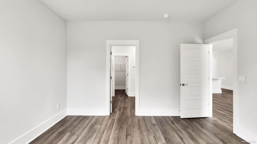 Spacious, unfurnished interior of a new home in Vineyard Trail, Jacksonville (Image 20).