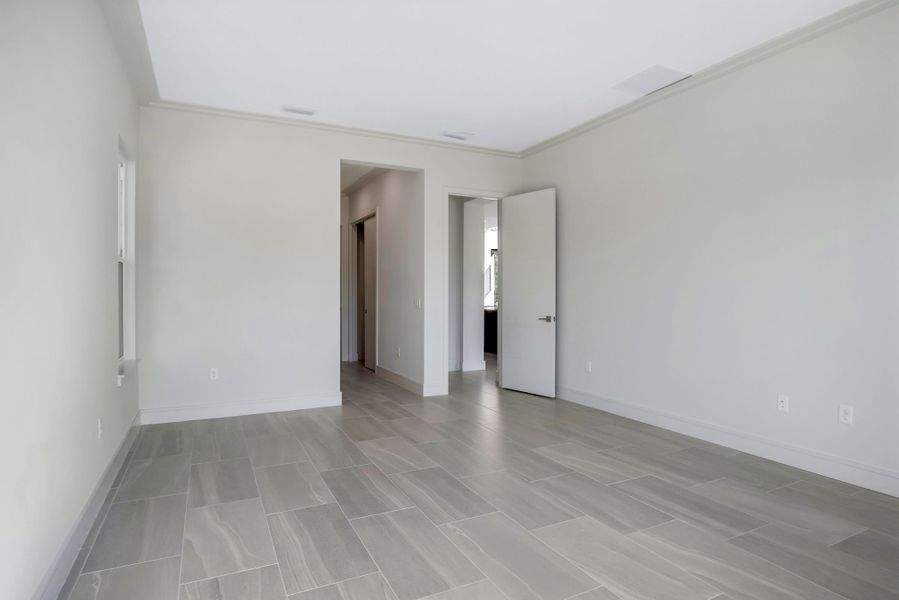 Representative unfurnished interior of a home built from the Aspen Estate by ABD Development in Hampton Green at Providence, Davenport (Image 21). Representative unfurnished interior of a home built from the Aspen Estate by ABD Development in Hampton Green at Providence, Davenport (Image 21).