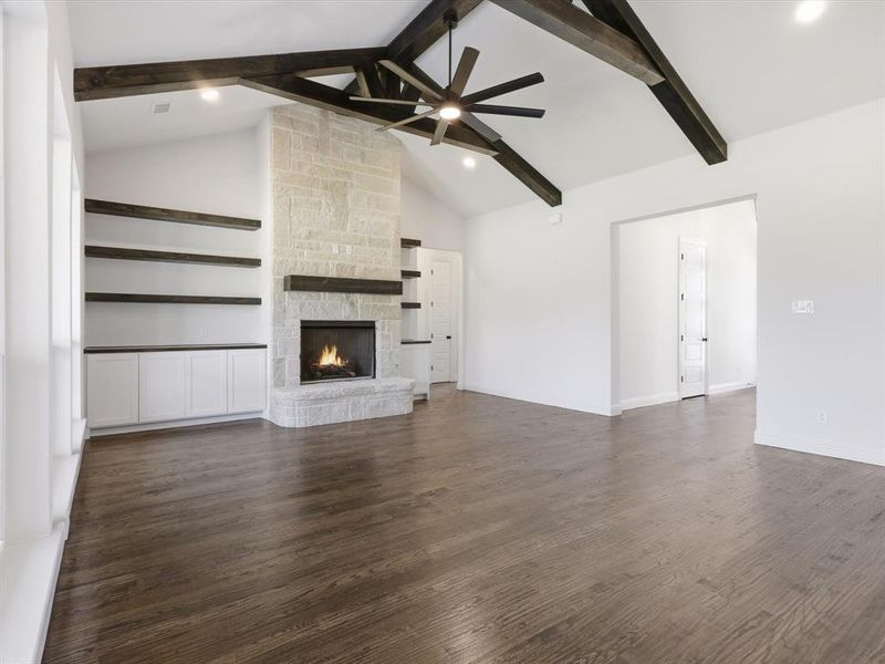 Spacious, unfurnished interior of a new home in Silver Sage Farm, Weatherford (Image 13).