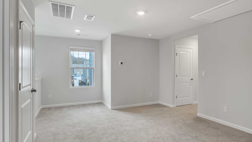 Representative unfurnished interior of a home built from the BELFORT by D.R. Horton in Savannah Lakes, Lewisburg (Image 21).