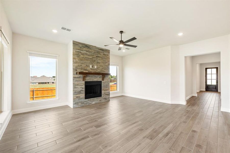 Spacious, unfurnished interior of a new home in Villages of Walnut Grove, Midlothian (Image 23). Spacious, unfurnished interior of a new home in Villages of Walnut Grove, Midlothian (Image 23).