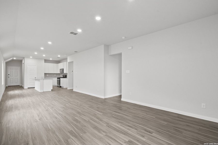 Spacious, unfurnished interior of a new home in Dauer Ranch, New Braunfels (Image 17). Spacious, unfurnished interior of a new home in Dauer Ranch, New Braunfels (Image 17).