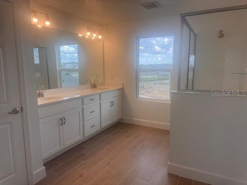 Image 12 of a home in Oakview.