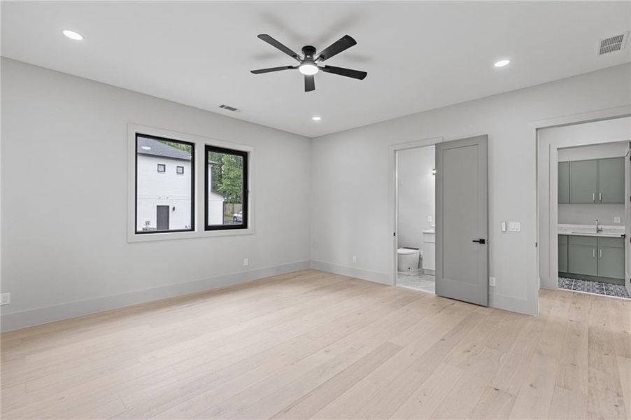 Spacious, unfurnished interior of a new home in , Lawrenceville (Image 78).