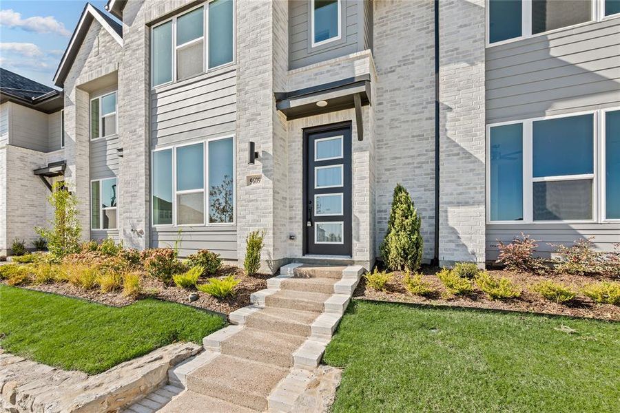Exterior details and patio area of a home in Talia, Mesquite (Image 3).