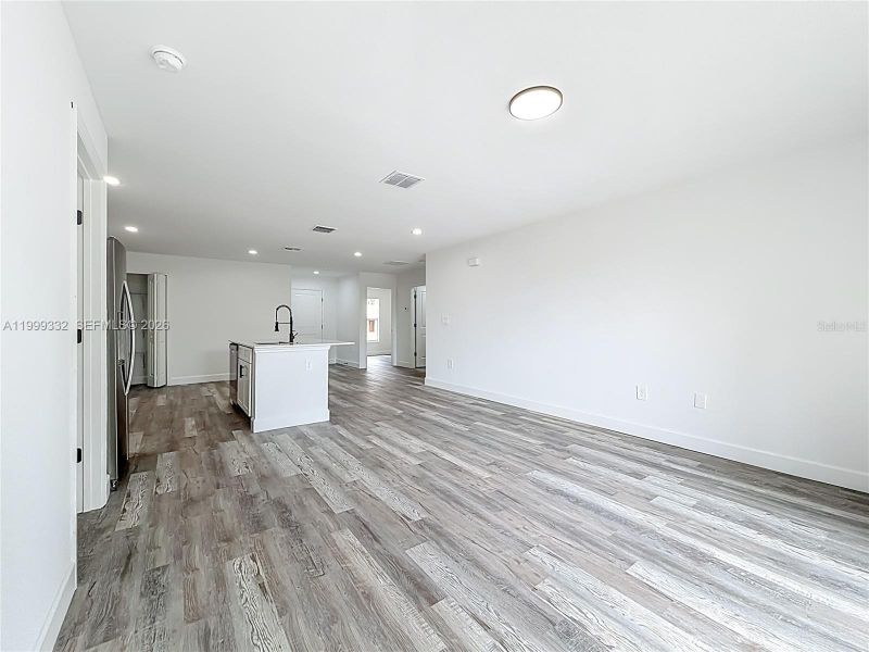 Spacious, unfurnished interior of a new home in , Ocala (Image 22).