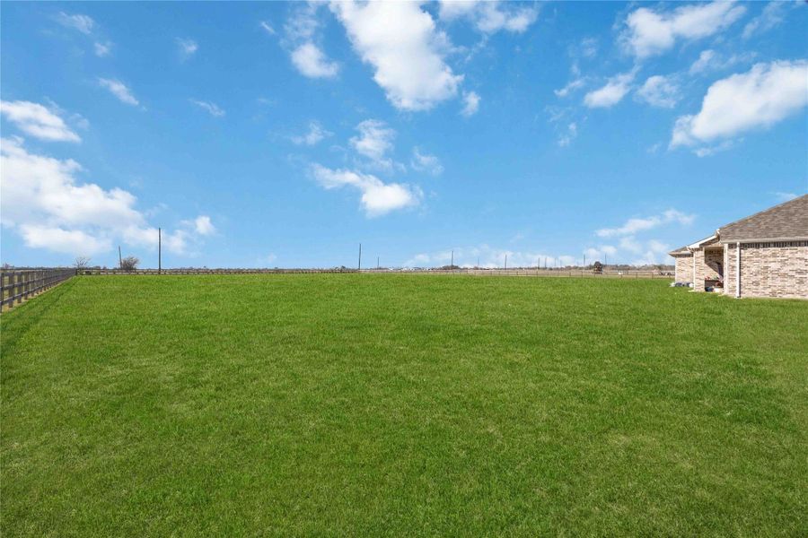 Exterior details and patio area of a home in , Waller (Image 4).