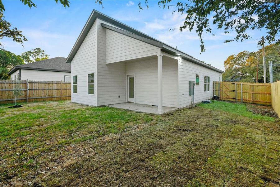 Exterior details and patio area of a home in , Dallas (Image 15).