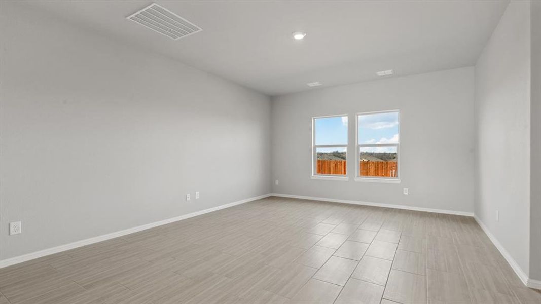Spacious, unfurnished interior of a new home in Lonestar at Liberty Trails, Fort Worth (Image 22).