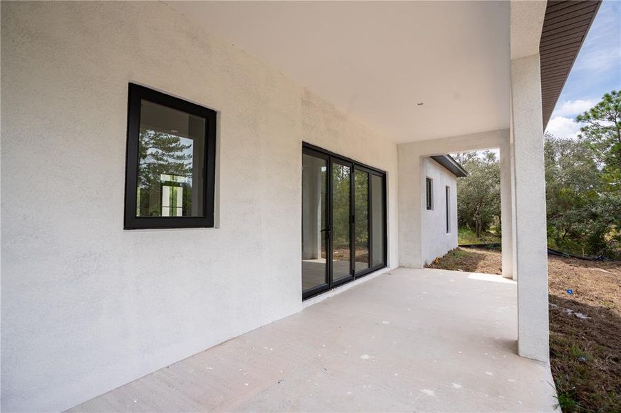 Exterior details and patio area of a home in , Homosassa (Image 20).