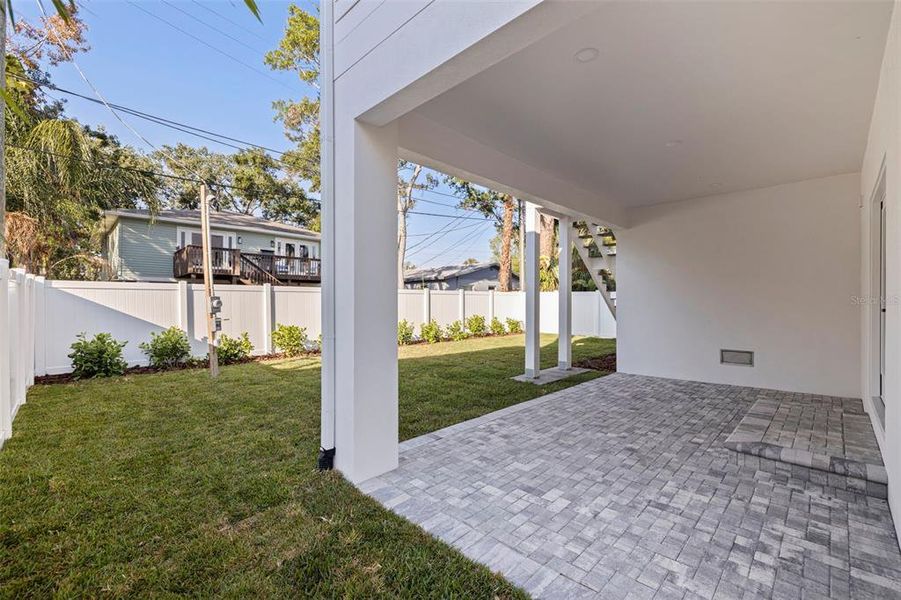 Exterior details and patio area of a home in , St. Petersburg (Image 32).