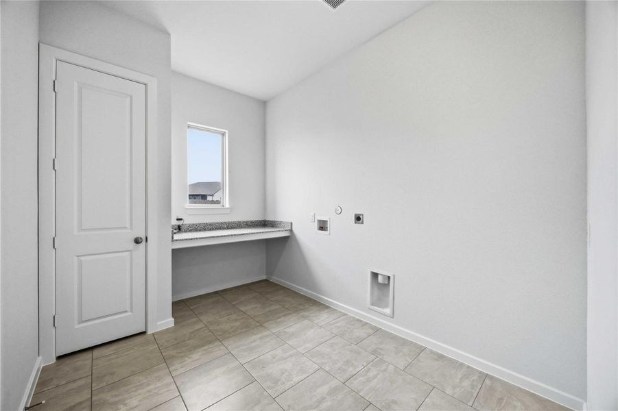 Spacious, unfurnished interior of a new home in Canterra Creek 60', Rosharon (Image 24). Spacious, unfurnished interior of a new home in Canterra Creek 60', Rosharon (Image 24).