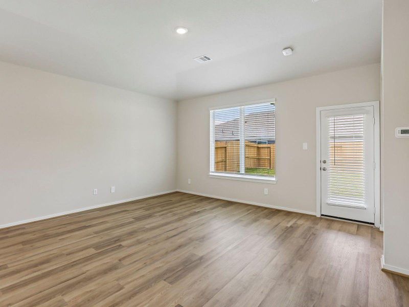 Spacious, unfurnished interior of a new home in Granger Pointe - Premier Series, Conroe (Image 21).