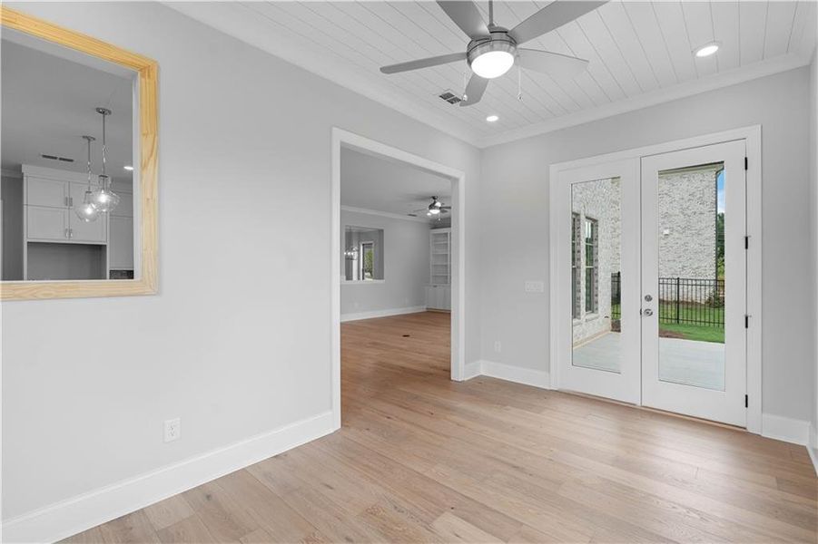 Spacious, unfurnished interior of a new home in Knollwood, Johns Creek (Image 38).