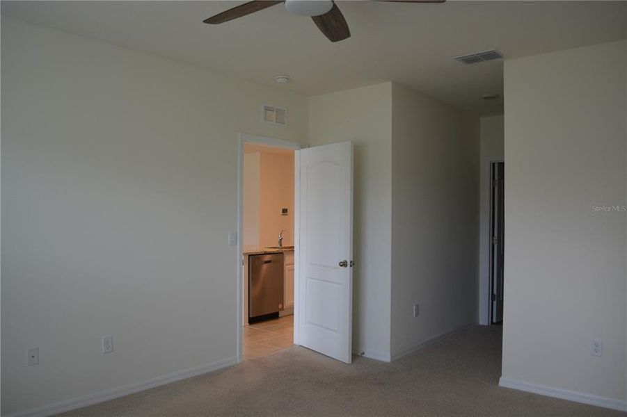 Spacious, unfurnished interior of a new home in , Lakeland (Image 8).