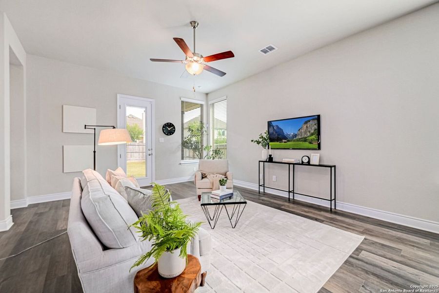 Furnished interior view inside a new home in Elkhorn Ridge At Fair Oaks Ranch: 65's, Boerne (Image 25). Furnished interior view inside a new home in Elkhorn Ridge At Fair Oaks Ranch: 65's, Boerne (Image 25).