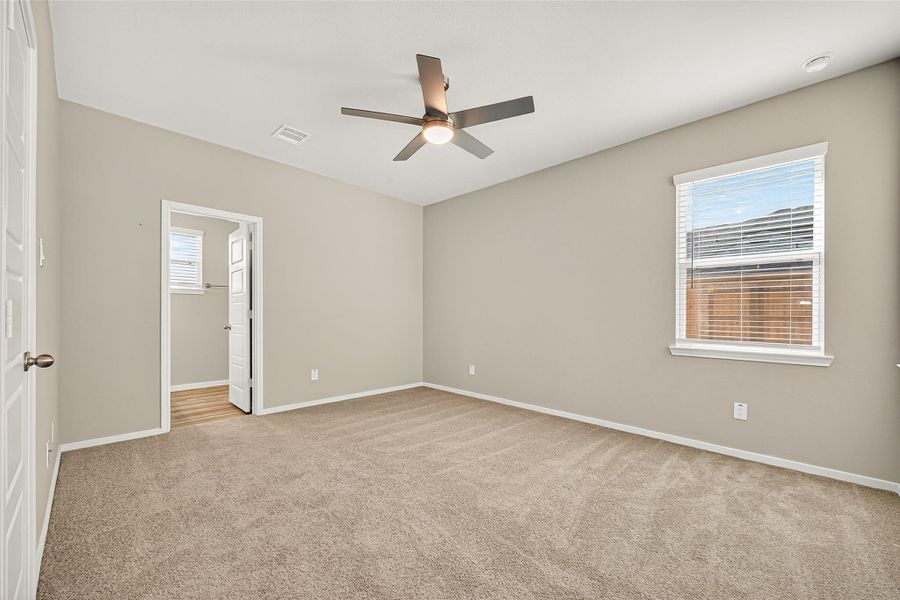 Spacious, unfurnished interior of a new home in Sunterra, Katy (Image 22). Spacious, unfurnished interior of a new home in Sunterra, Katy (Image 22).