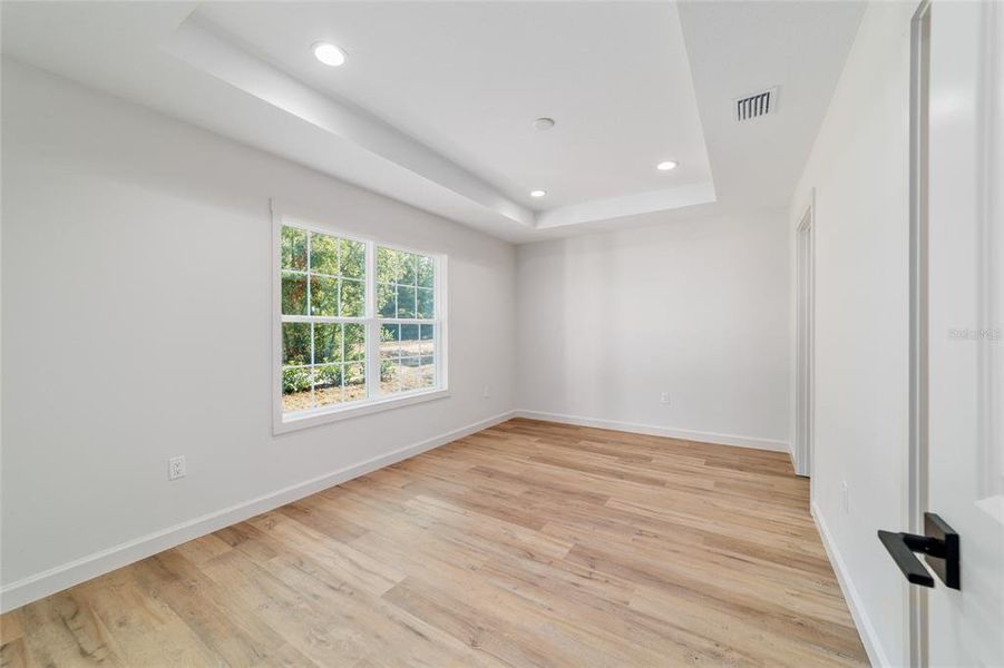 Spacious, unfurnished interior of a new home in , Ocala (Image 30).