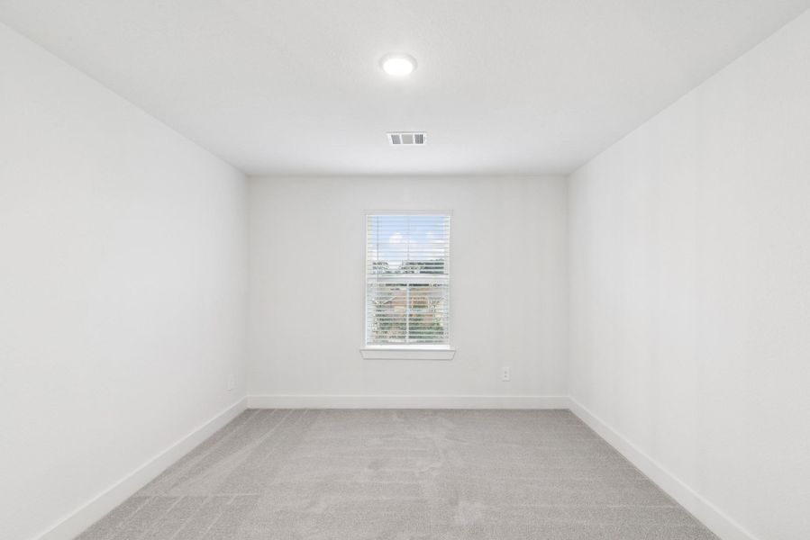 Spacious, unfurnished interior of a new home in Sorella, Tomball (Image 7).