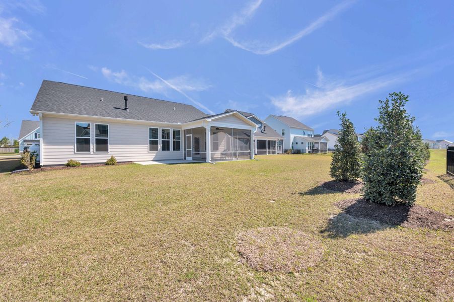 Representative exterior details of a home built from the The Amherst by RobuckHomes in Windwater, Hampstead (Image 33).