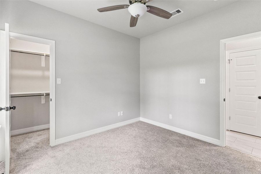 Spacious, unfurnished interior of a new home in , Sweeny (Image 13).