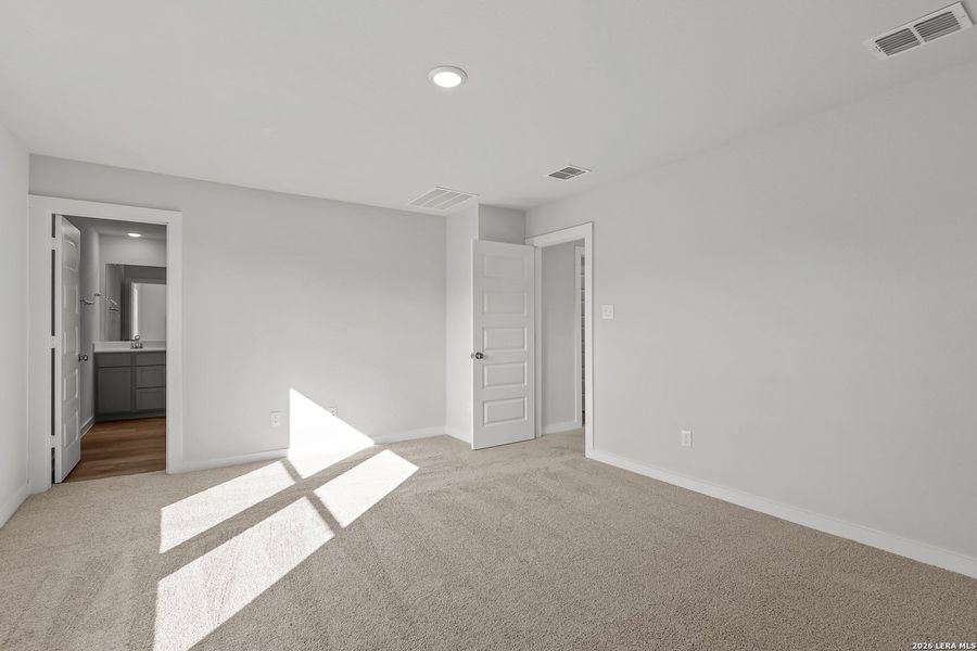 Spacious, unfurnished interior of a new home in Agave, San Antonio (Image 30).