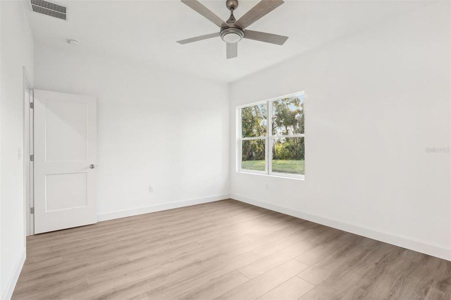 Spacious, unfurnished interior of a new home in , Deland (Image 16).
