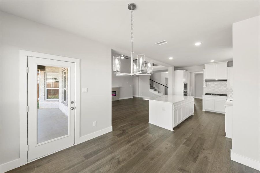 18. 6237 Shasta - Nook (2) 18. 6237 Shasta - Nook (2)