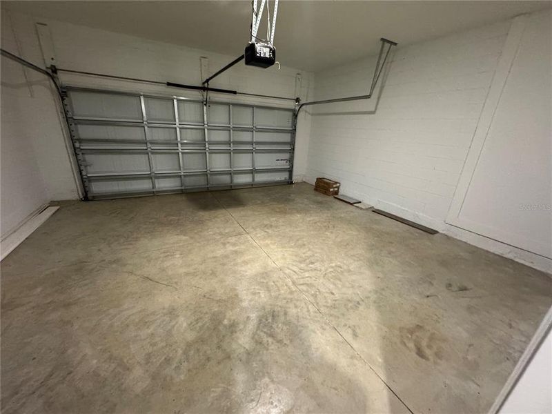 Spacious, unfurnished interior of a new home in , Ocala (Image 10).