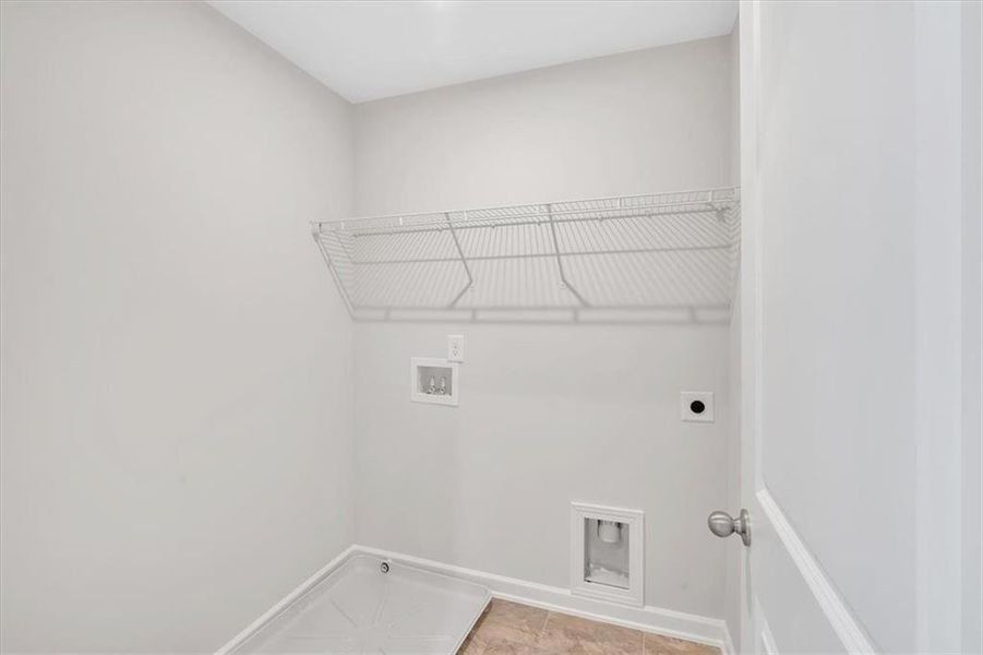 Spacious, unfurnished interior of a new home in Sweetlake Grove, Mableton (Image 28).