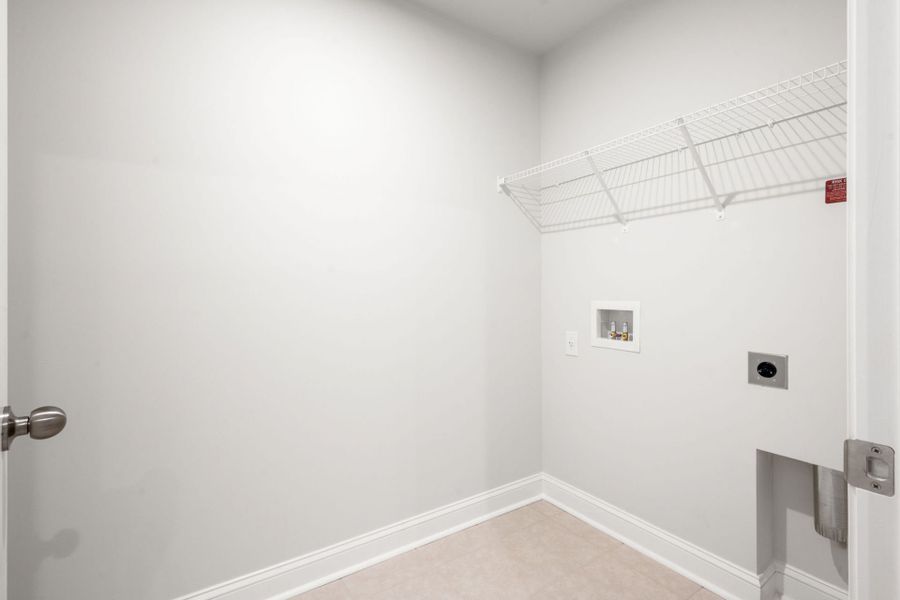 Spacious, unfurnished interior of a new home in Waterways, Richmond Hill (Image 18).