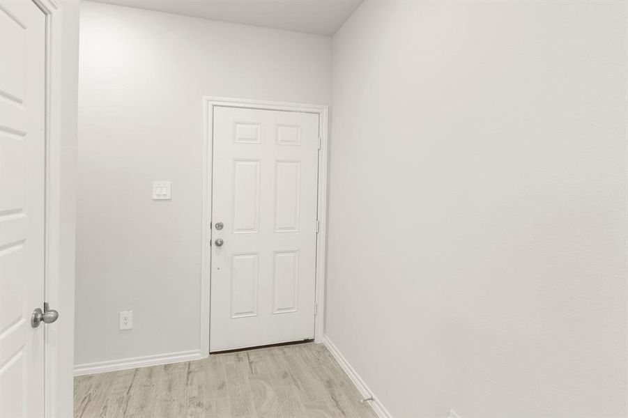 03. 3118 Yellow Pine - Entry