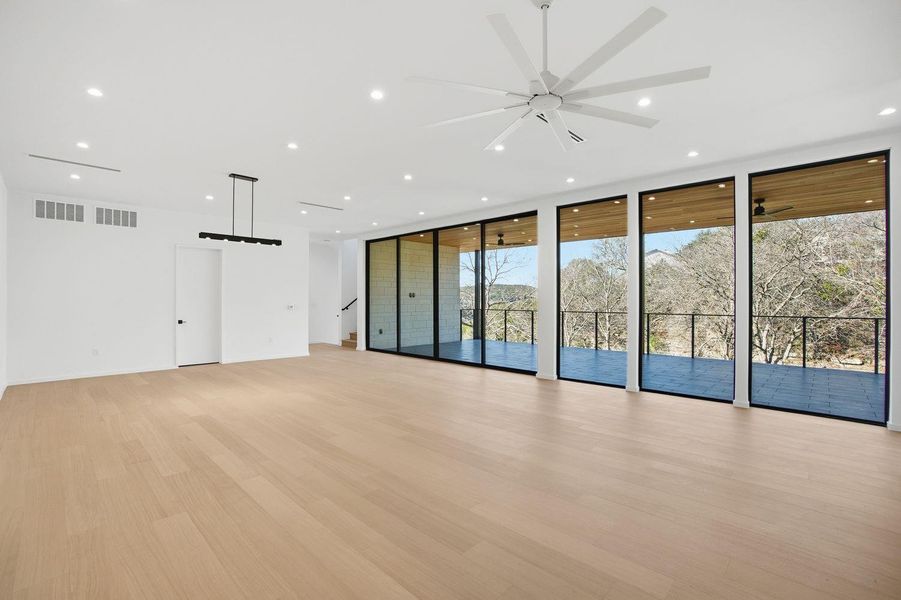 Middle floor living and game room