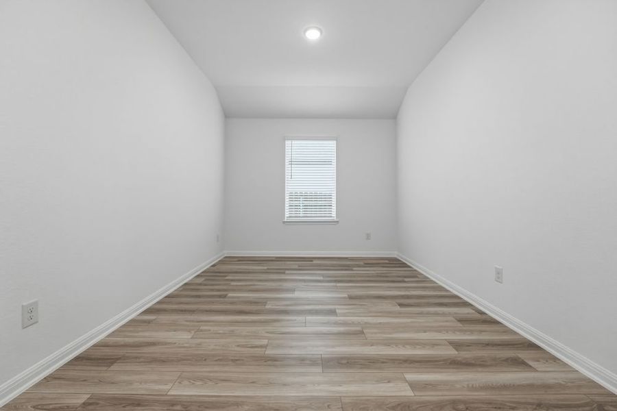 Spacious, unfurnished interior of a new home in Emory Crossing, Hutto (Image 18).