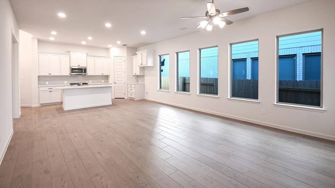 Spacious, unfurnished interior of a new home in Crosswinds, Kyle (Image 19).