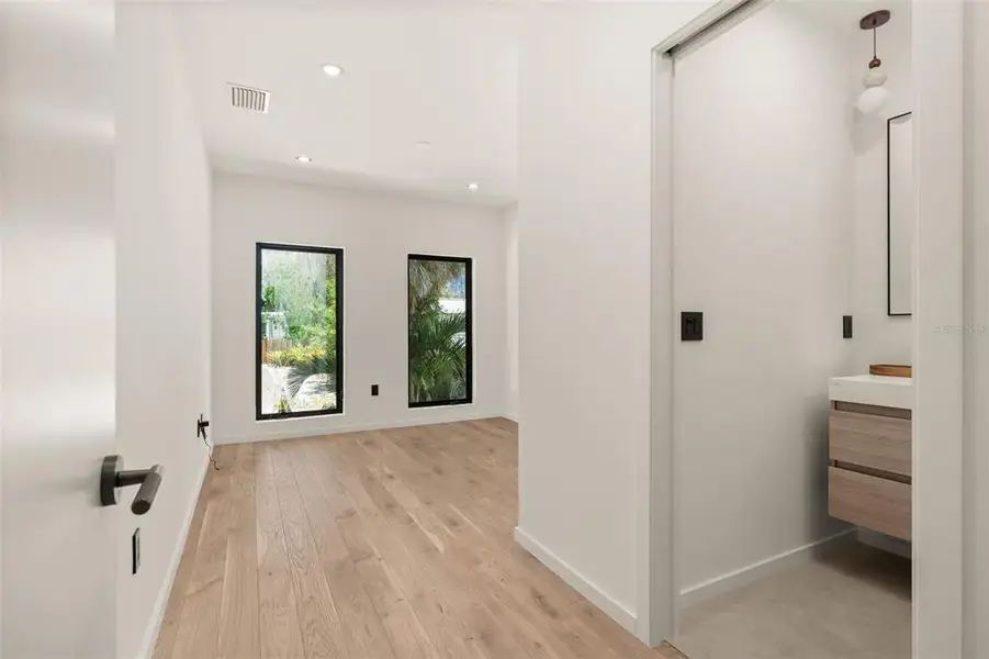 Spacious, unfurnished interior of a new home in , Sarasota (Image 56).