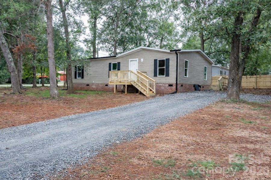 Exterior details and patio area of a home in , Lincolnton (Image 23).