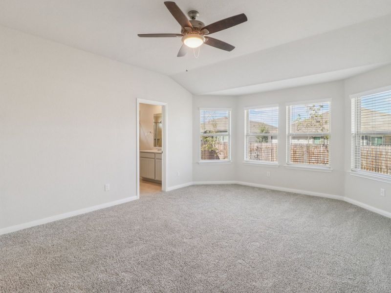 Spacious, unfurnished interior of a new home in Sagebrooke - Premier Series, San Antonio (Image 19).