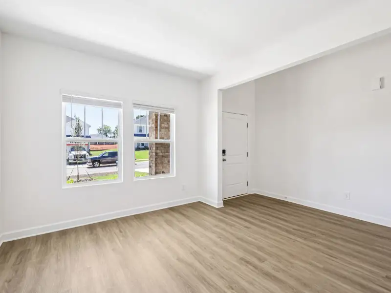 Spacious, unfurnished interior of a new home in Nelson's Creek, Mocksville (Image 8).