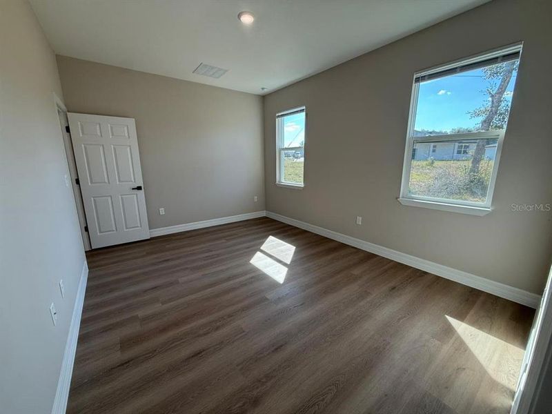 Spacious, unfurnished interior of a new home in , Ocala (Image 20).