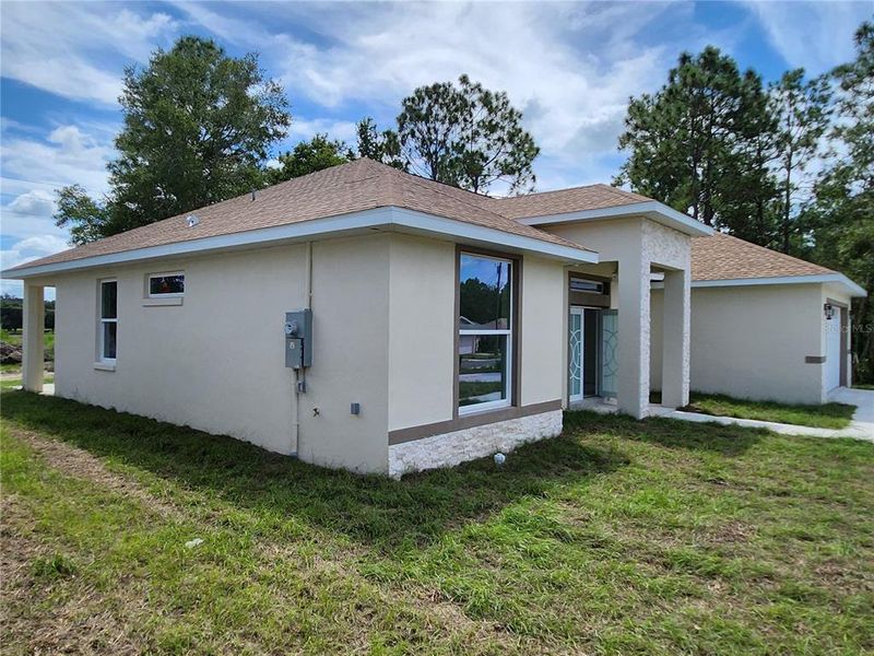Exterior details and patio area of a home in , Ocala (Image 11).