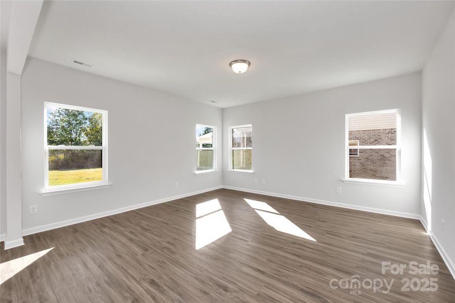 Spacious, unfurnished interior of a new home in Catawba Trace, Catawba (Image 9).