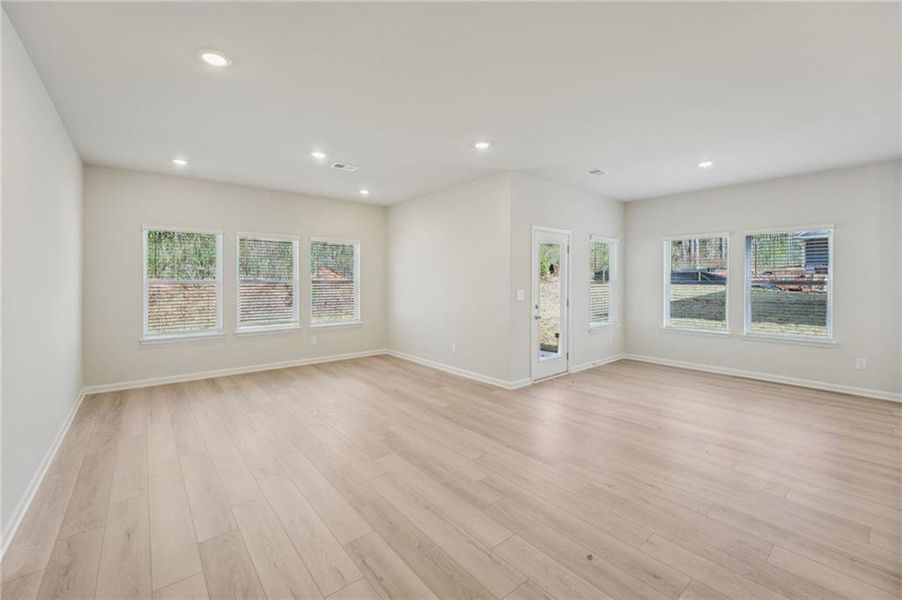 Spacious, unfurnished interior of a new home in Westmont Preserve, Powder Springs (Image 42).