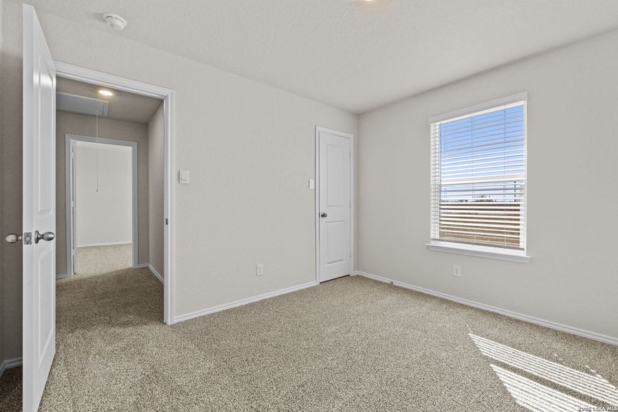 Spacious, unfurnished interior of a new home in Stonehill, San Antonio (Image 27).