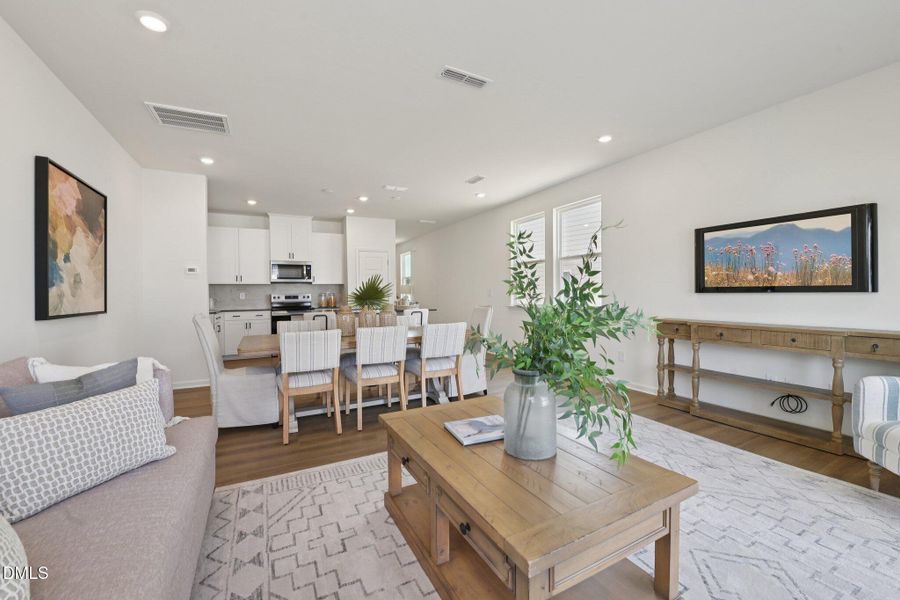 10-web-or-mls-2009 Oakdale Dr-S3103-010