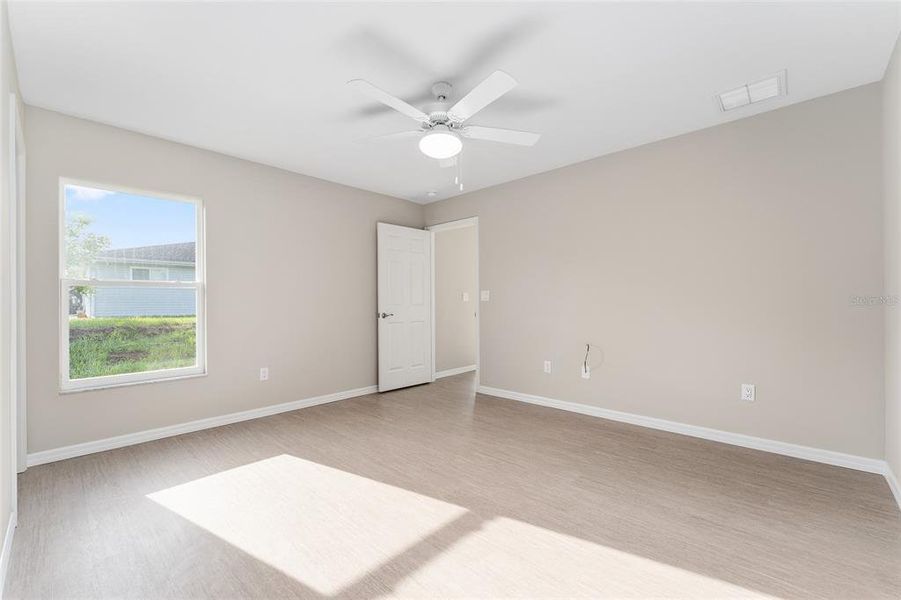 Spacious, unfurnished interior of a new home in , Floral City (Image 22).