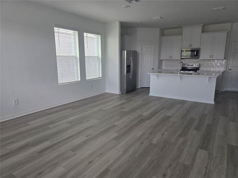 Spacious, unfurnished interior of a new home in The Meadow at Crossprairie Bungalows, St. Cloud (Image 25).